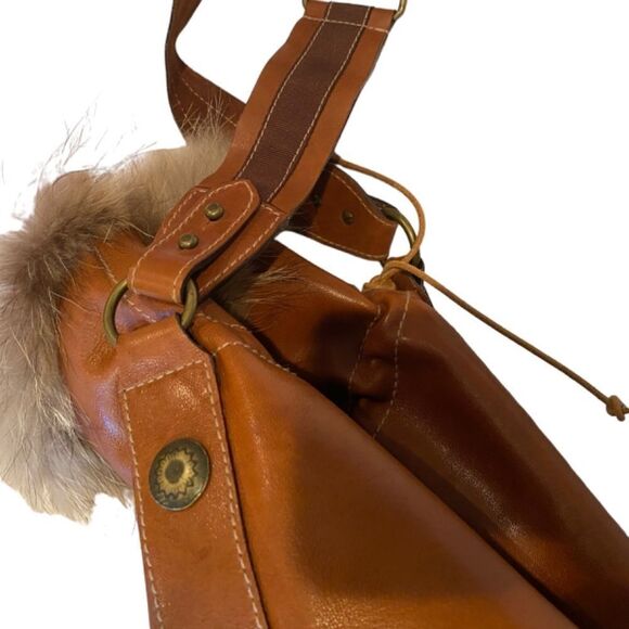 1162 Vintage Barneys NY Crossbody Bucket Bag Saddle Leather Raccoon Trim NWOT - Picture 4 of 10
